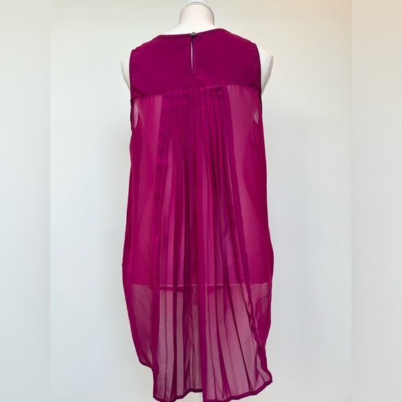 Banana Republic Hi-Lo sleeveless Women’s top Size Medium - Picture 3 of 5